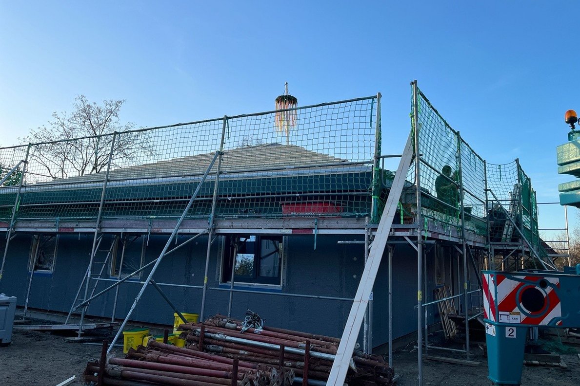 Außenaufnahme Bungalow Richtfest