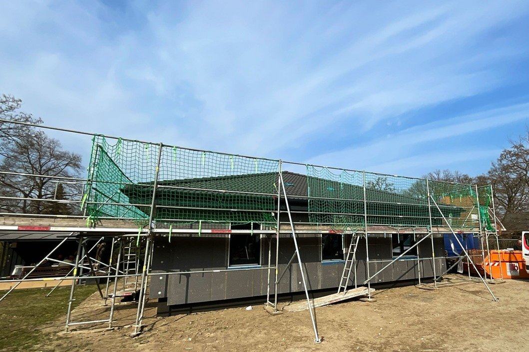 Außenaufnahme Rohbau Bungalow Dacheindeckung