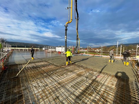 Wohnpark Aufgießen der Decke