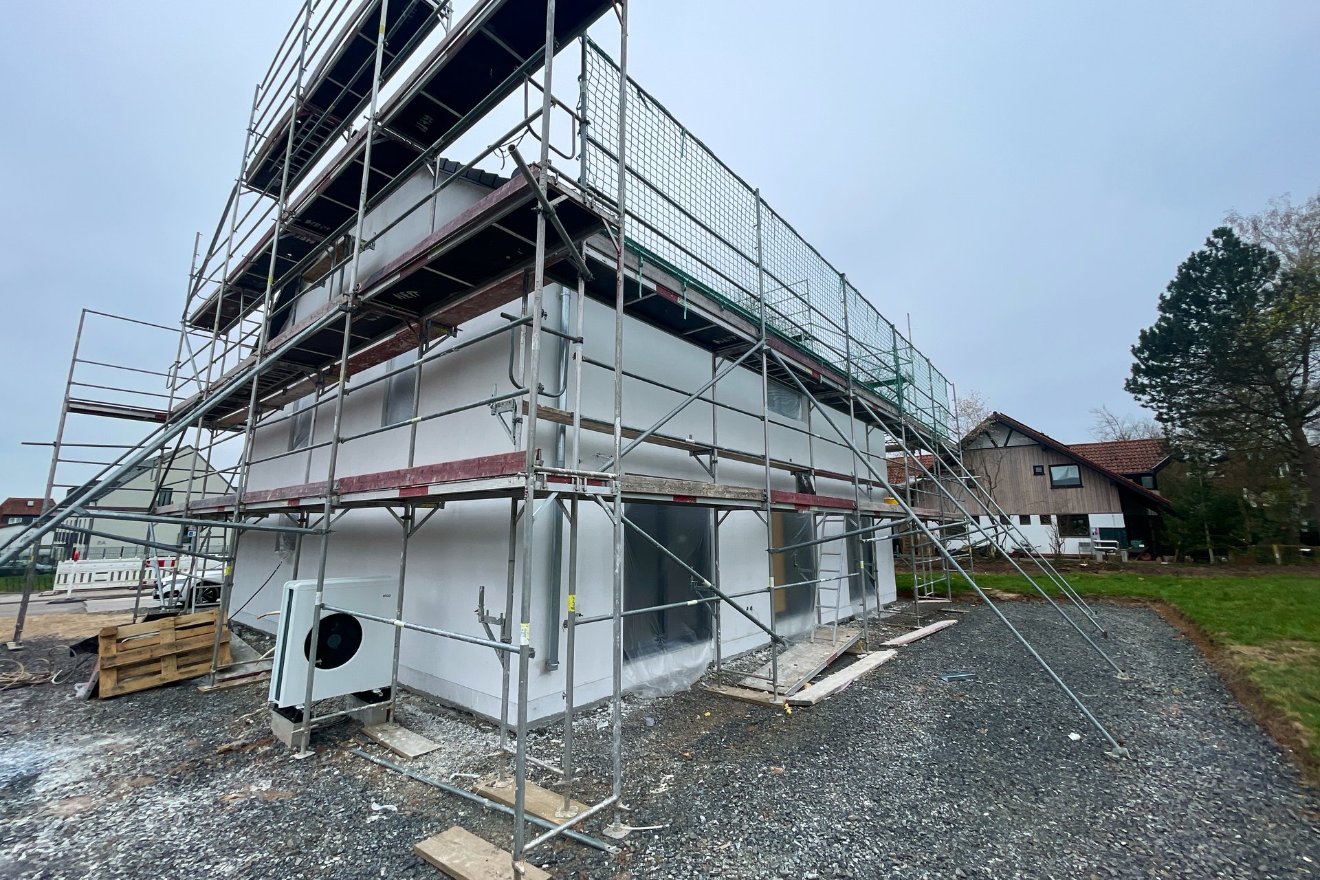 Haus Fassade mit Gerüst